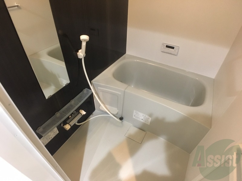 バス・シャワールーム　お風呂になります。一日の疲れを癒してくださいね。