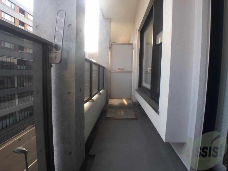 バルコニー　バルコニーです。洗濯物を干すもよし、一息つくもよしですね。