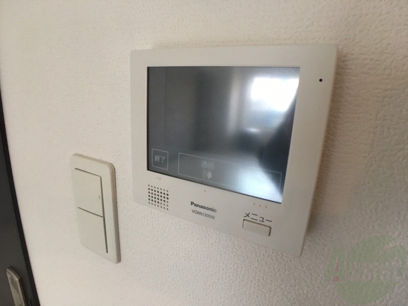 セキュリティ　ＴＶモニター付インターホンです。来客者の顔が見えるので安心！