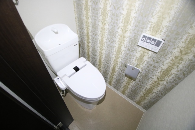 トイレ　※別室の参考写真の為、現況優先です。