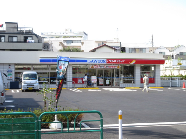 コンビニ　ローソン ツルハドラッグ杉並和田店（コンビニ）まで185m