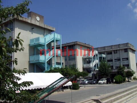 中学校　摂津市立第三中学校（中学校）まで620m