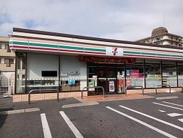 コンビニ　セブンイレブン（コンビニ）まで600m