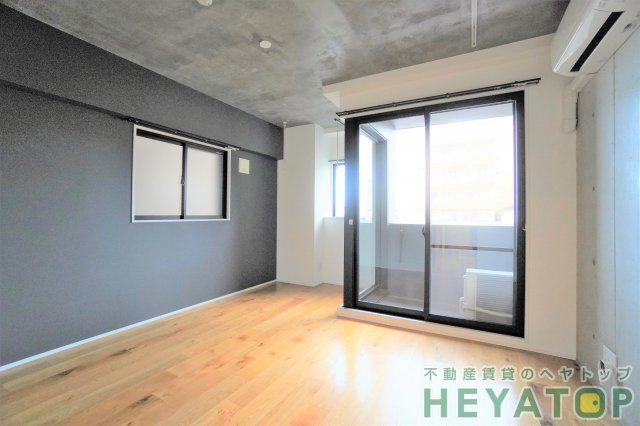 居室・リビング　広々とした洋室８.６帖（同仕様写真）