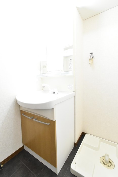 洗面設備　※別室参考写真※シャワー付き洗面台で朝の準備も楽々