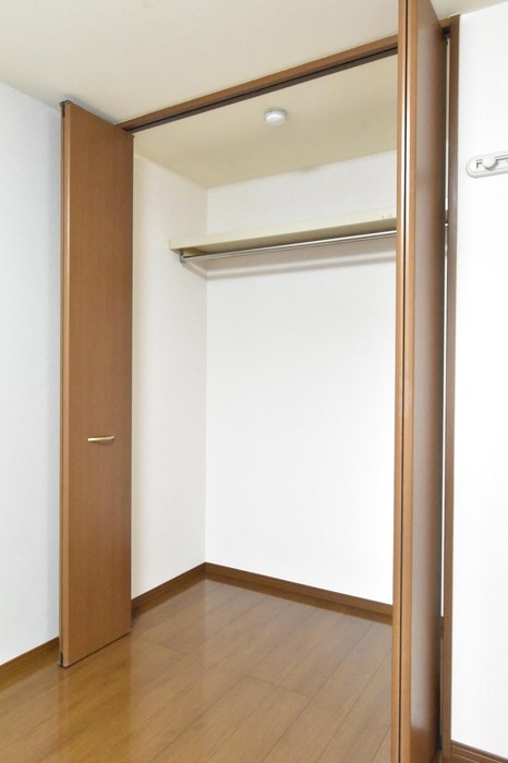 収納　※別室参考写真※ハンガーパイプ付きのクローゼット