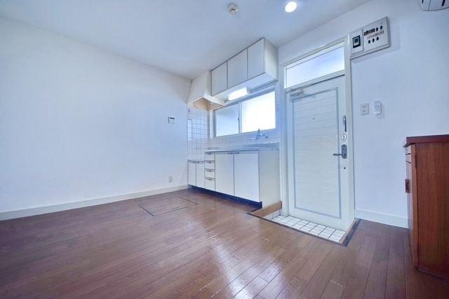 居室・リビング　★綺麗な床のお部屋です★