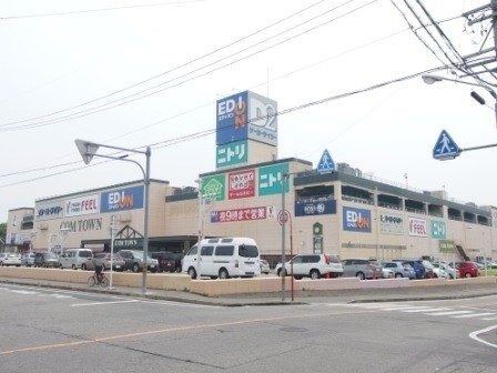 ショッピングセンター　FEEL コムタウン（ショッピングセンター）まで1494m