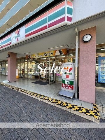 コンビニ　セブン－イレブン横浜上大岡駅前店（コンビニ）まで985m