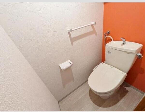 トイレ　嬉しいウォシュレット付きのトイレ！便座温かいですよ♪