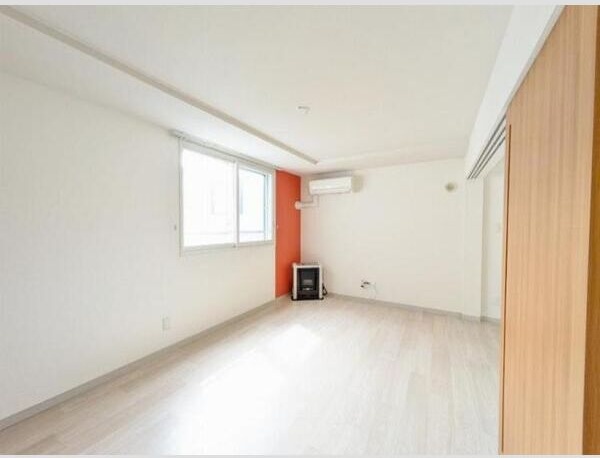 居室・リビング　明るい居間で気持ちまで明るくなりますね！