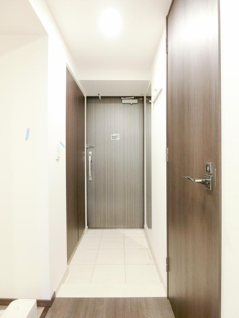 玄関　同間取り別部屋の写真です