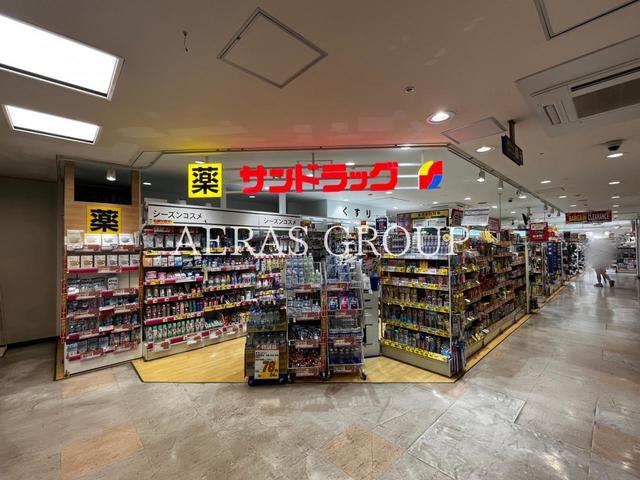 ドラックストア　サンドラッグ 西新井トスカ店（ドラッグストア）まで398m