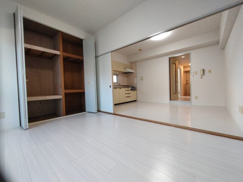 居室・リビング　ダイニングキッチン洋室