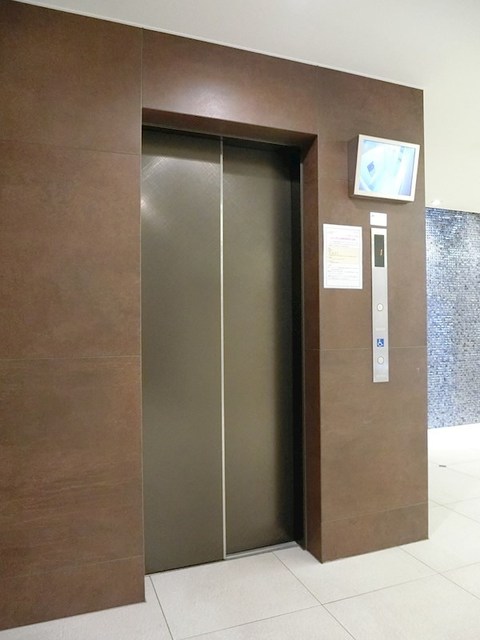 セキュリティ　防犯カメラ付きエレベーター