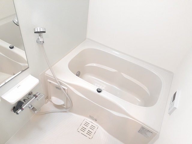 バス・シャワールーム　シャワー・追い焚き給湯