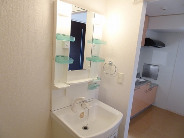 洗面設備　スペースが確保できる洗面所です