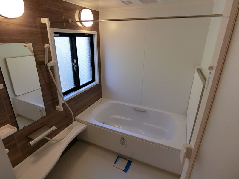 バス・シャワールーム　落ち着いた空間のお風呂です