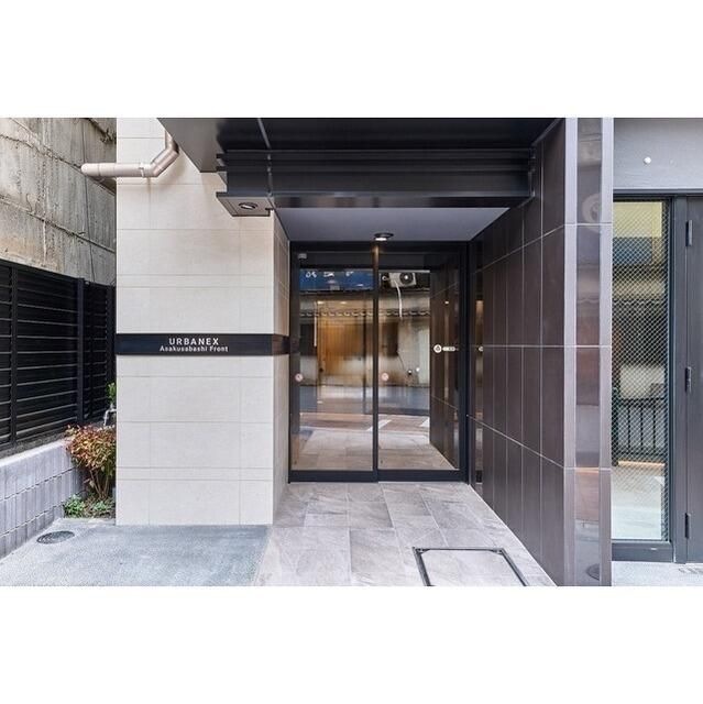 エントランス　落ち着いたエントランスです