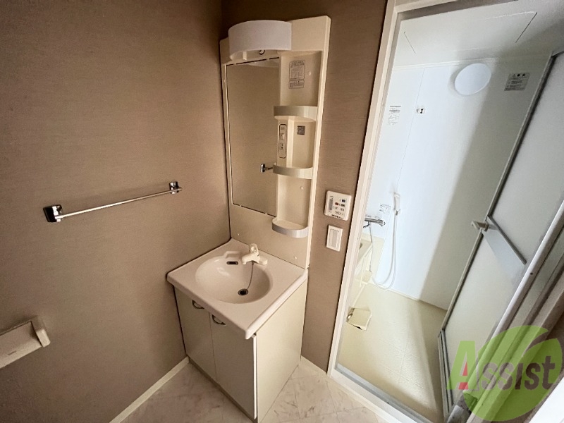 洗面設備　洗面台は独立しています。朝の身支度も安心ですね。