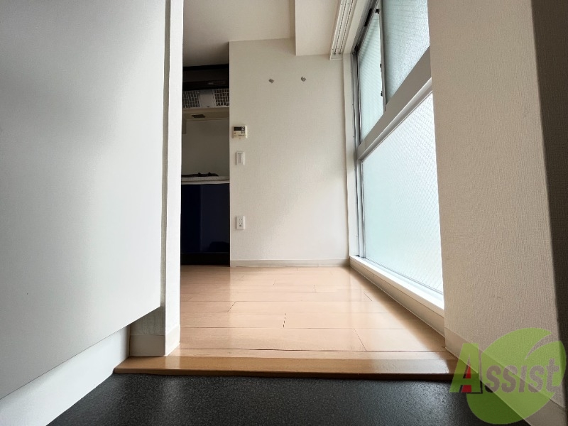 玄関　玄関から撮影しました。広々で敷居も高くなくて安心ですね。