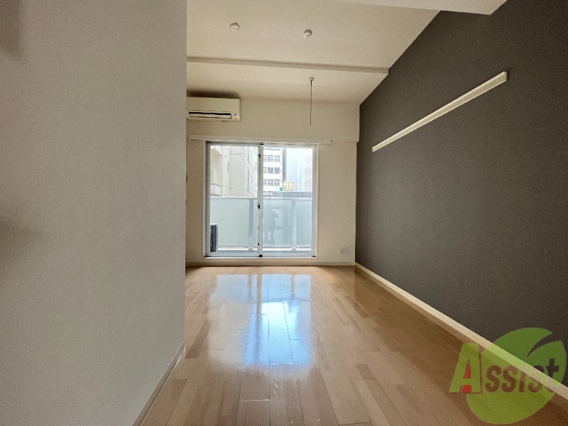 居室・リビング　リビングは、綺麗なフローリングが広がっていますね。