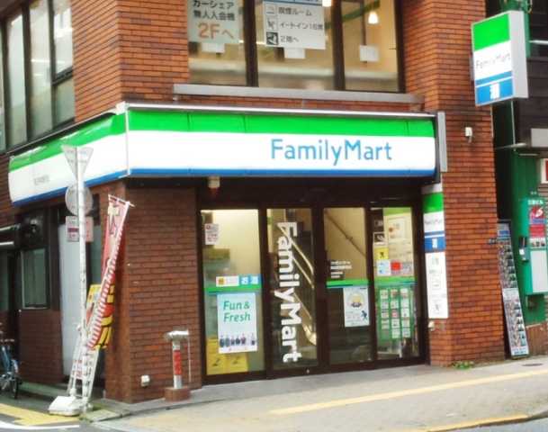 コンビニ　ファミリーマート　高田馬場駅西店（コンビニ）まで134m