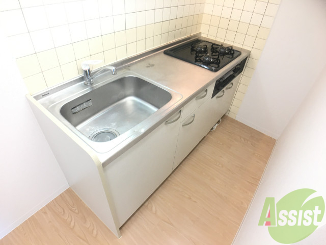 キッチン　システムキッチンでコンロが３口あります！