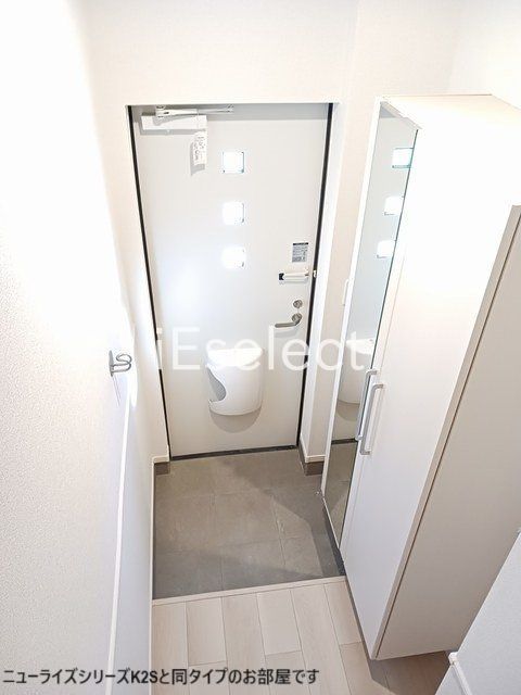 玄関　※同仕様の画像の為、実際とは異なります