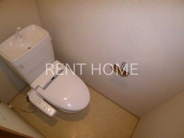 トイレ　温水洗浄便座付のトイレです。