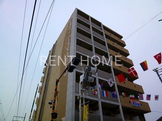 建物外観　鉄筋コンクリート造の8階建ての建物です。