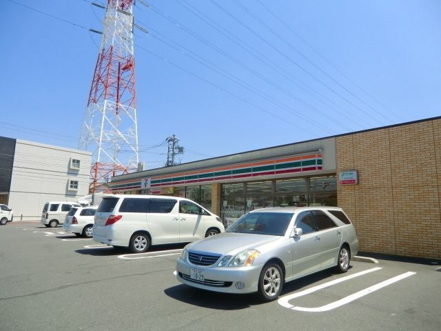 コンビニ　セブンイレブン足立江北橋東店（コンビニ）まで739m