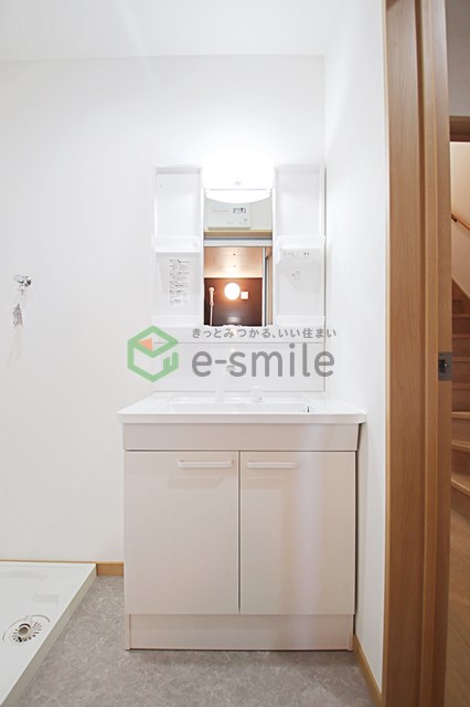 洗面設備　使いやすい独立洗面台です