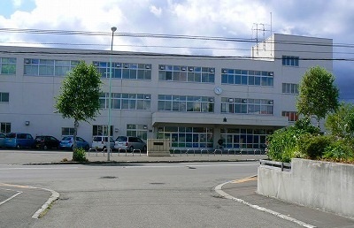 中学校　青葉中学校（中学校）まで650m
