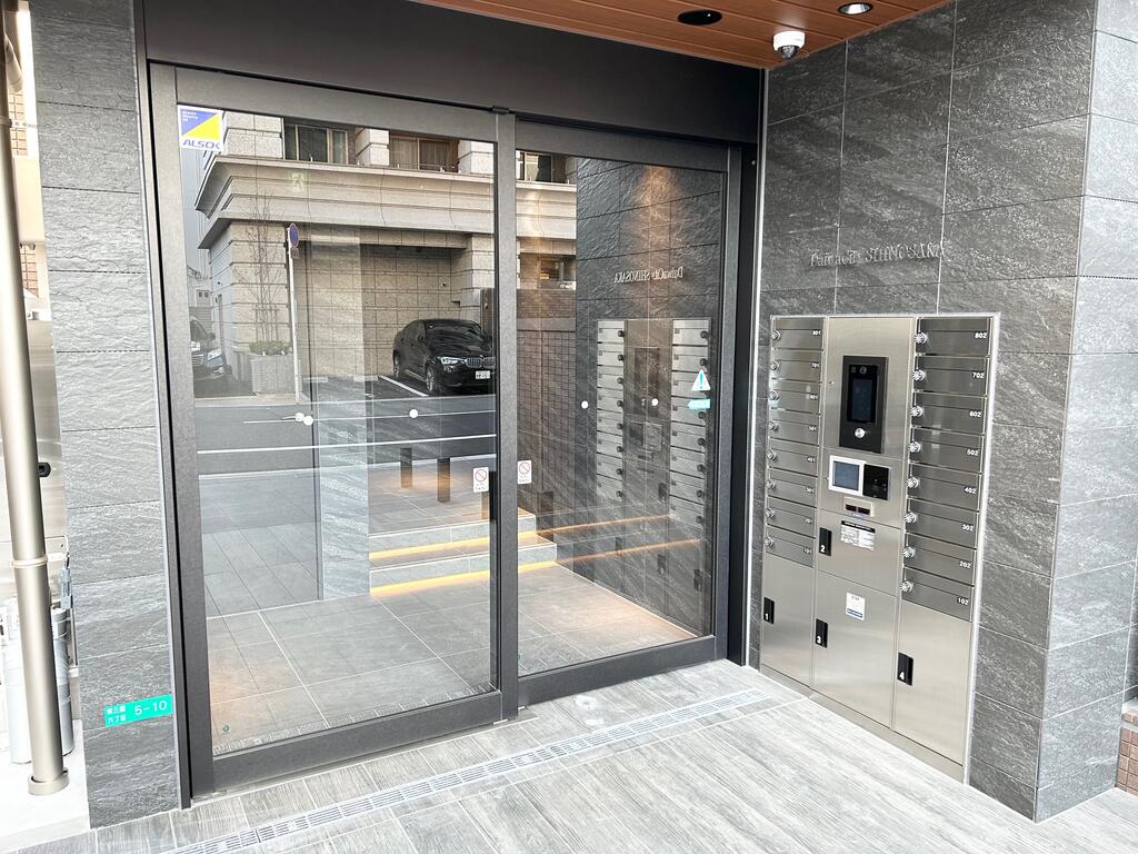 エントランス　カードキタイプのオートロックです