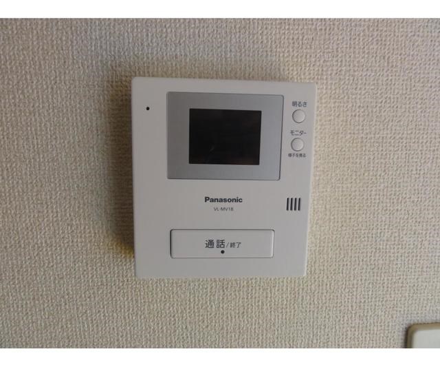 セキュリティ　安心のTVモニター付きインターホンです。（同タイプ別室の画像