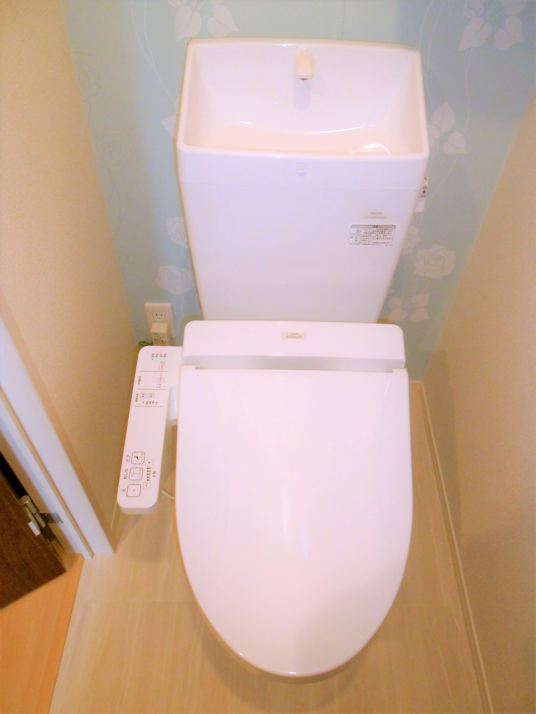 トイレ　ウォシュレット付きトイレです。