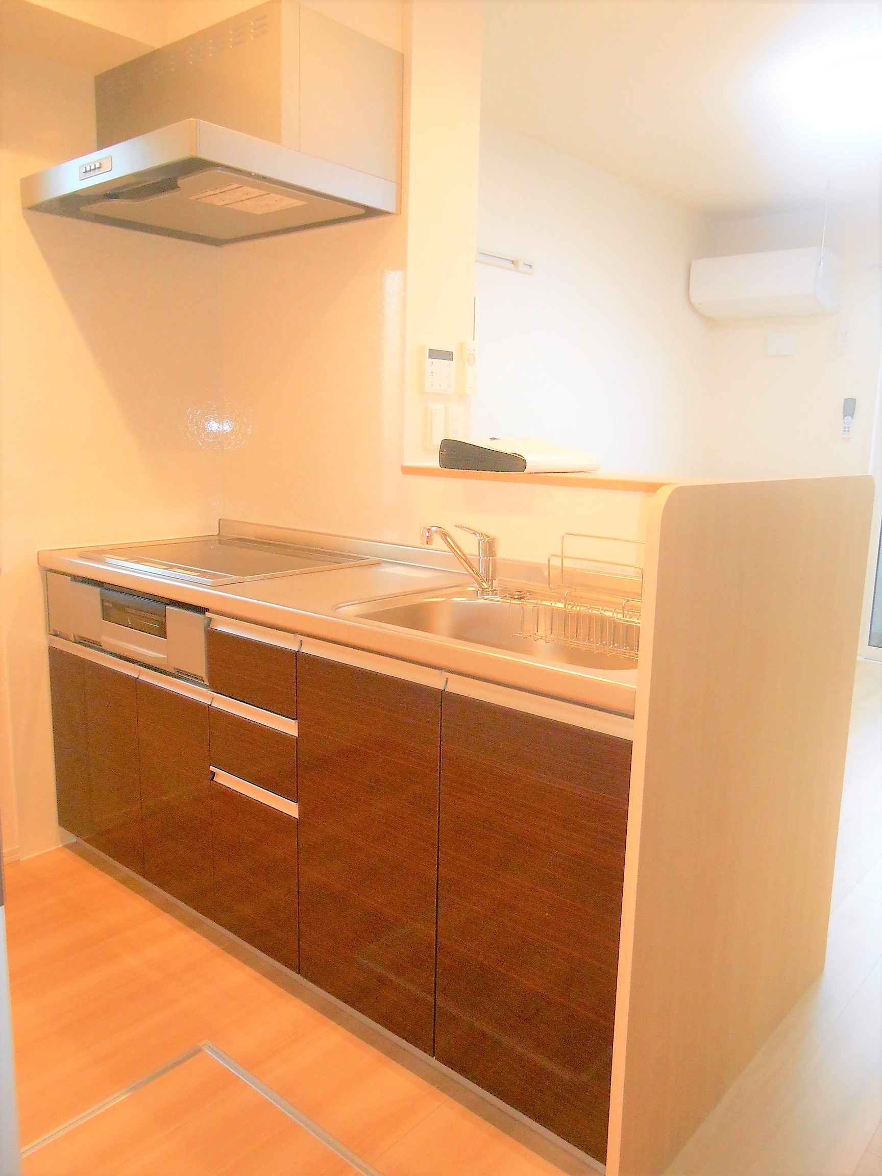 キッチン　システムキッチンを搭載。IH２口付き。