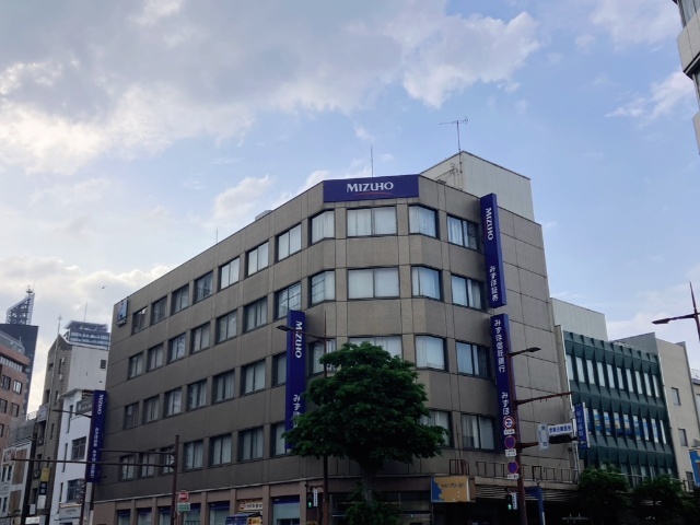 銀行　みずほ銀行北九州支店（銀行）まで81m