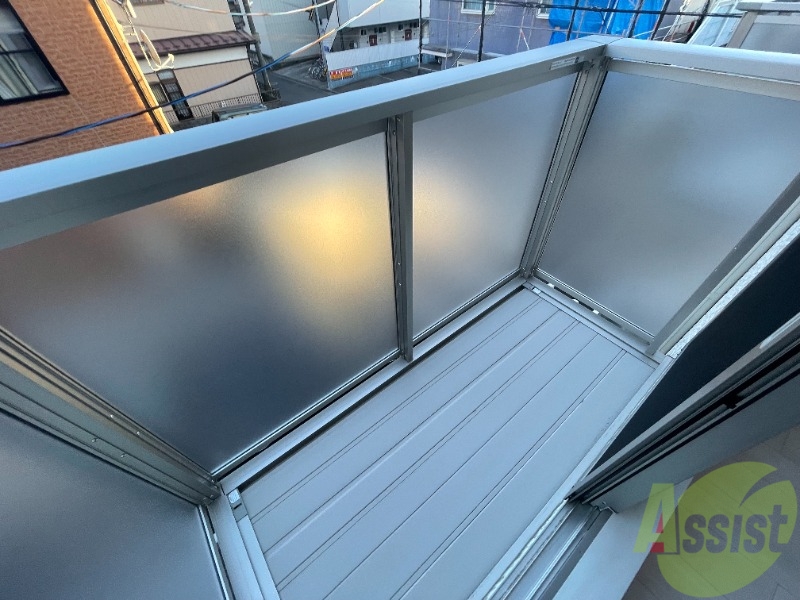 バルコニー　バルコニーです、洗濯物を干すには丁度いい大きさです！