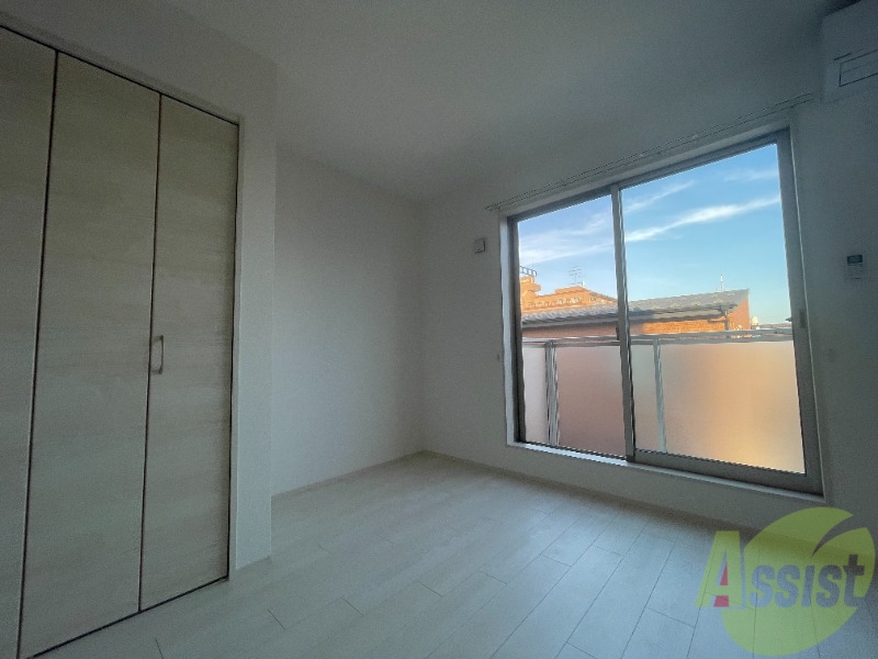 居室・リビング　６．５帖の洋室です、広々としていて綺麗ですね！