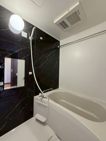 バス・シャワールーム　同シリーズ物件のモデルルームになります※現況優先