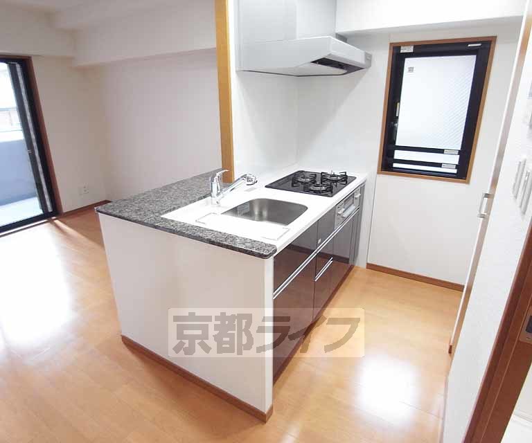 キッチン　コンパクトですが機能的なカウンターキッチンです