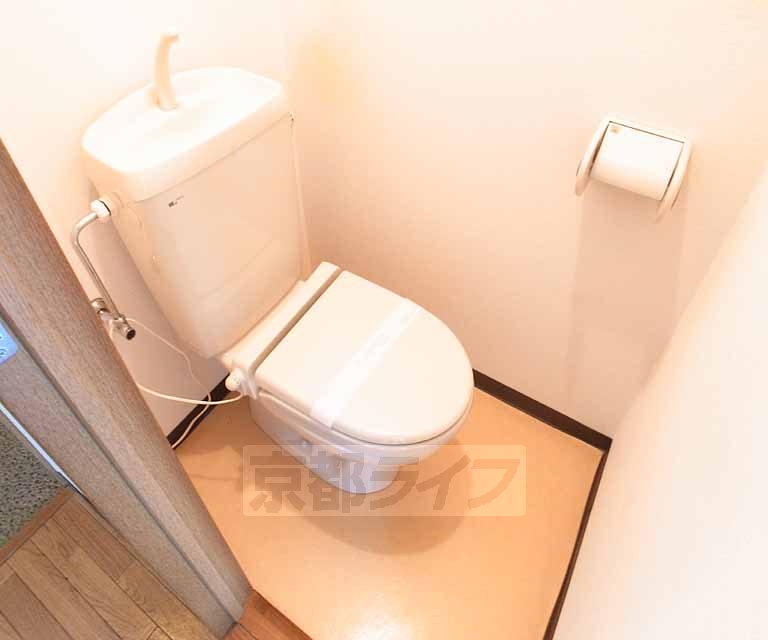 トイレ　ウォームレット付きです。