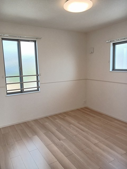 その他部屋・スペース　収納付きの洋室2部屋です。