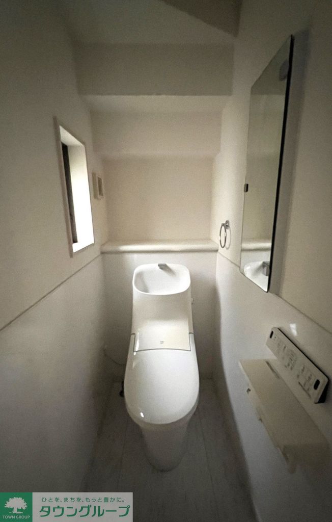 トイレ　１階のトイレ。温水洗浄便座付き