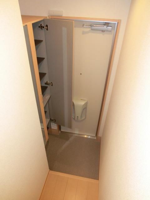 玄関　※別号室参考写真です