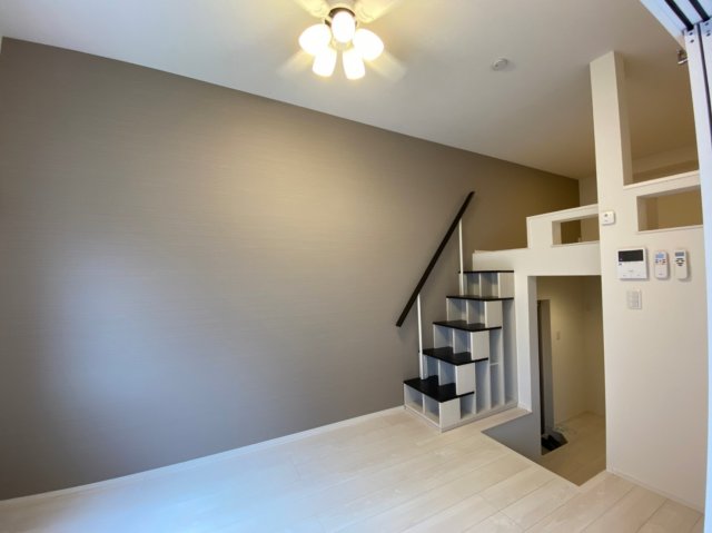 その他設備　手すり付きの階段で昇り降りも安心※同シリーズ物件の写真です