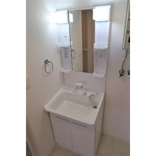 洗面設備　シャワードレッサー付きです！