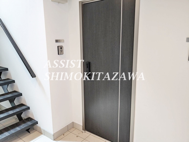 玄関　※同物件参考写真です